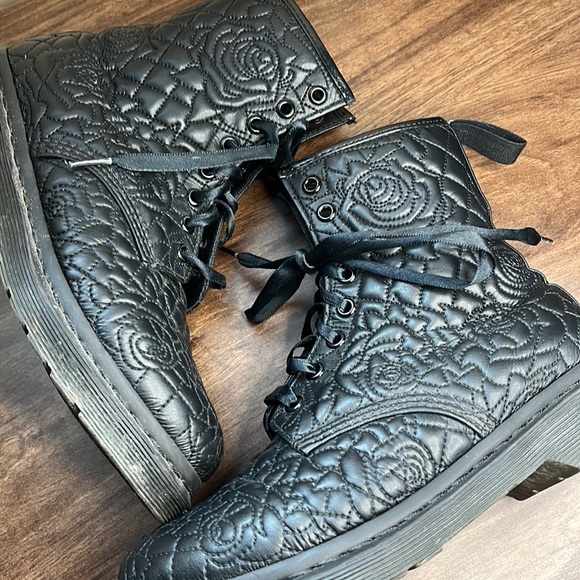 Dr. Martens Mono Matte Quilted Brause Rose Floral Black Boots - Picture 2 of 7